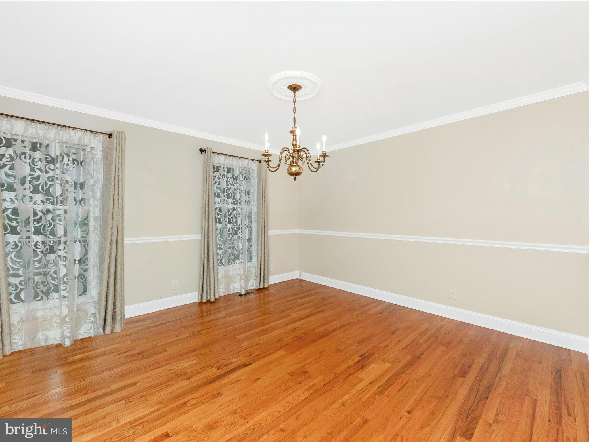 2668 Ogleton Road Annapolis, MD 21403 - Photo 7 of 51 a very nice looking room with a large window