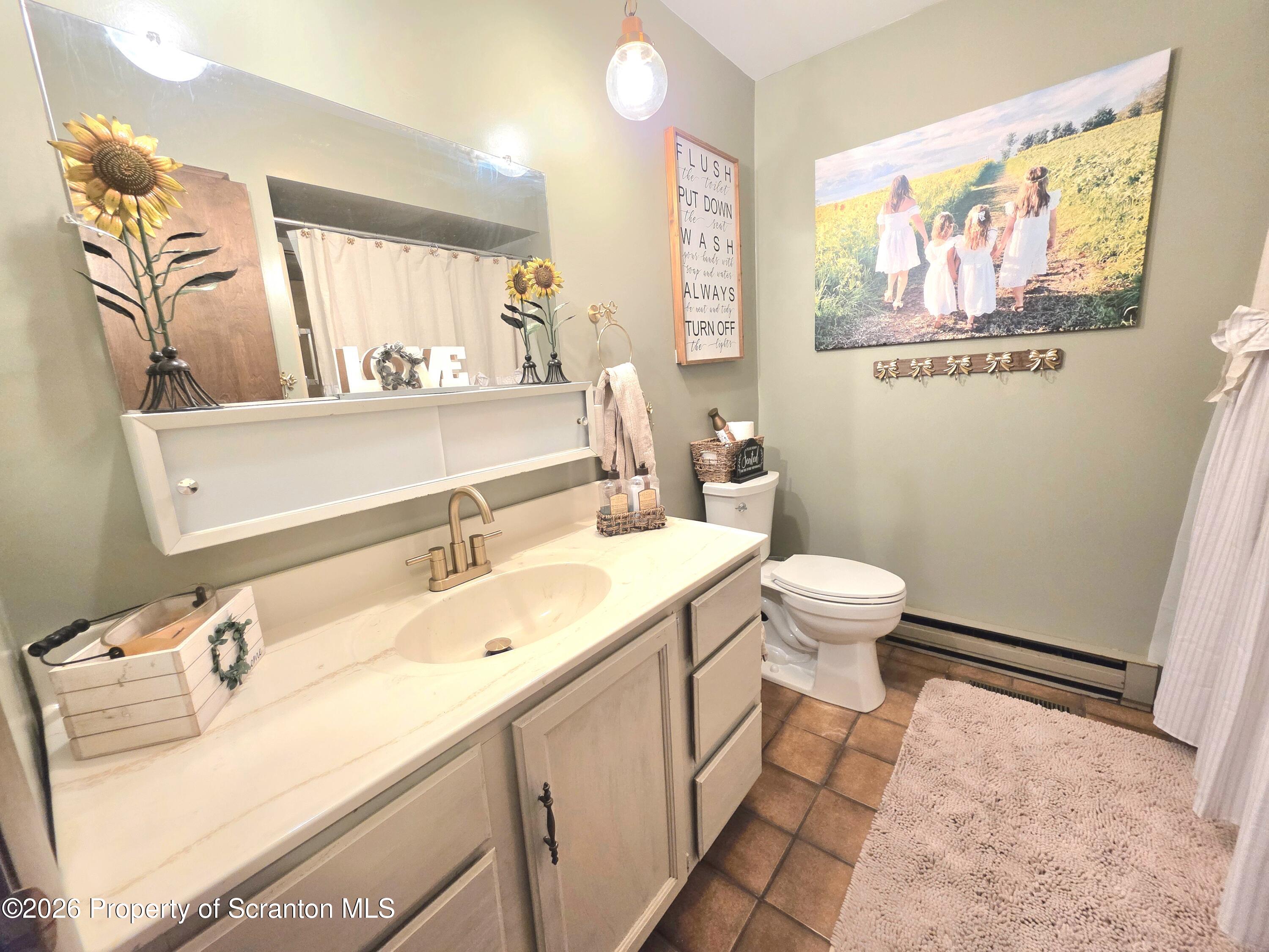 906 Violet Terrace Clarks Summit, PA 18411 - Photo 16 of 39 Main Bath