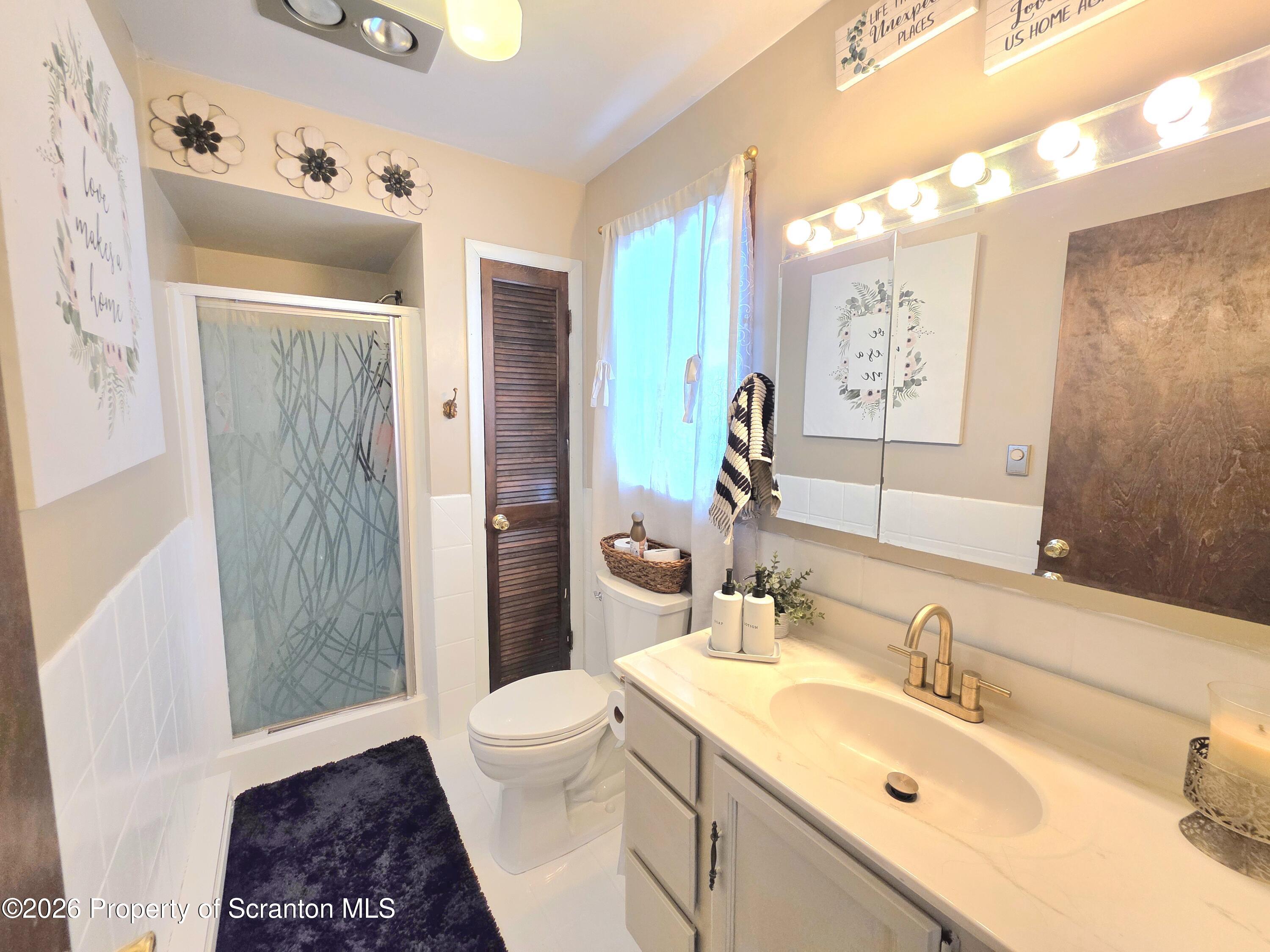906 Violet Terrace Clarks Summit, PA 18411 - Photo 21 of 39 Primary Bathroom