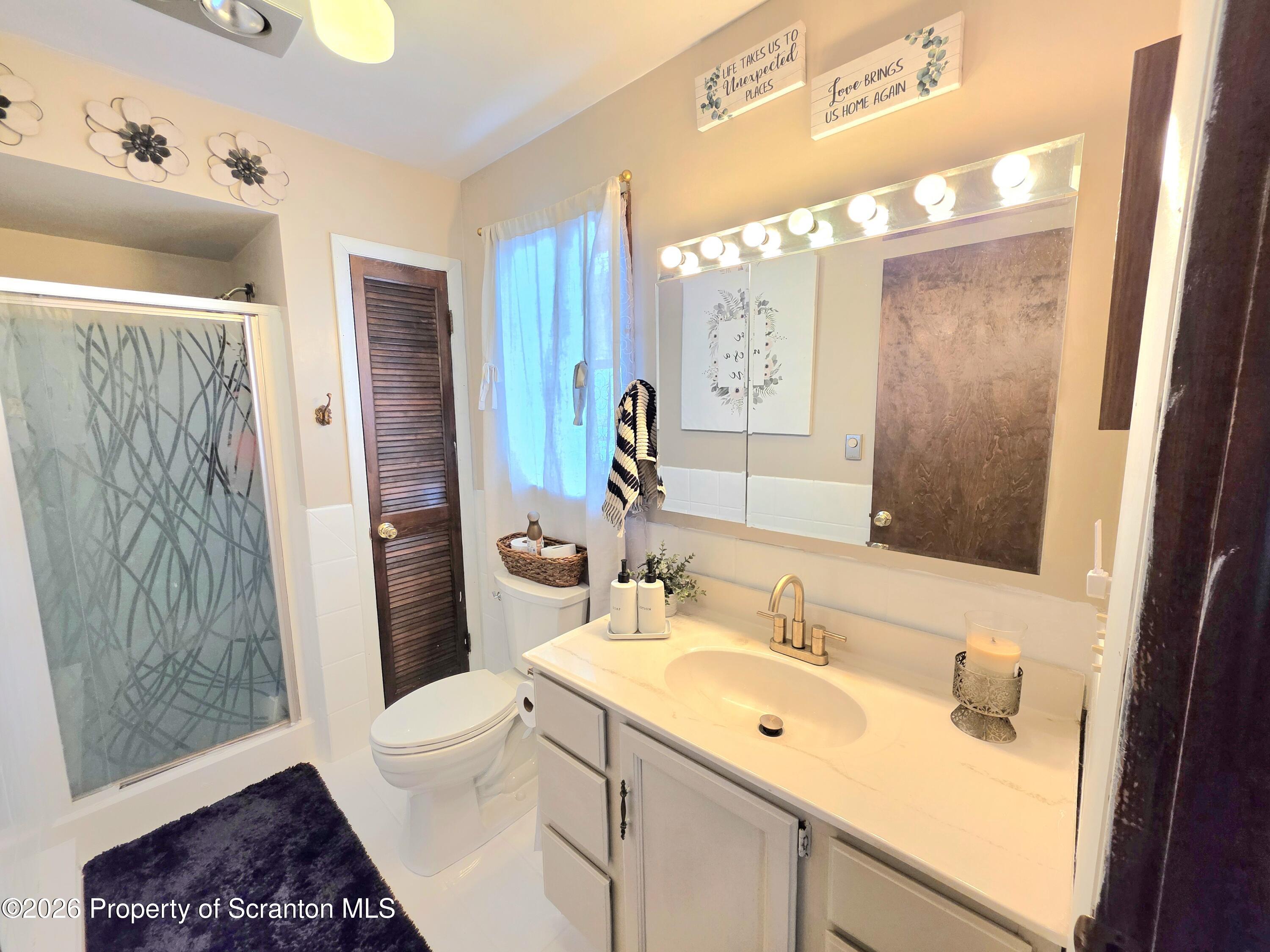906 Violet Terrace Clarks Summit, PA 18411 - Photo 22 of 39 Primary Bathroom