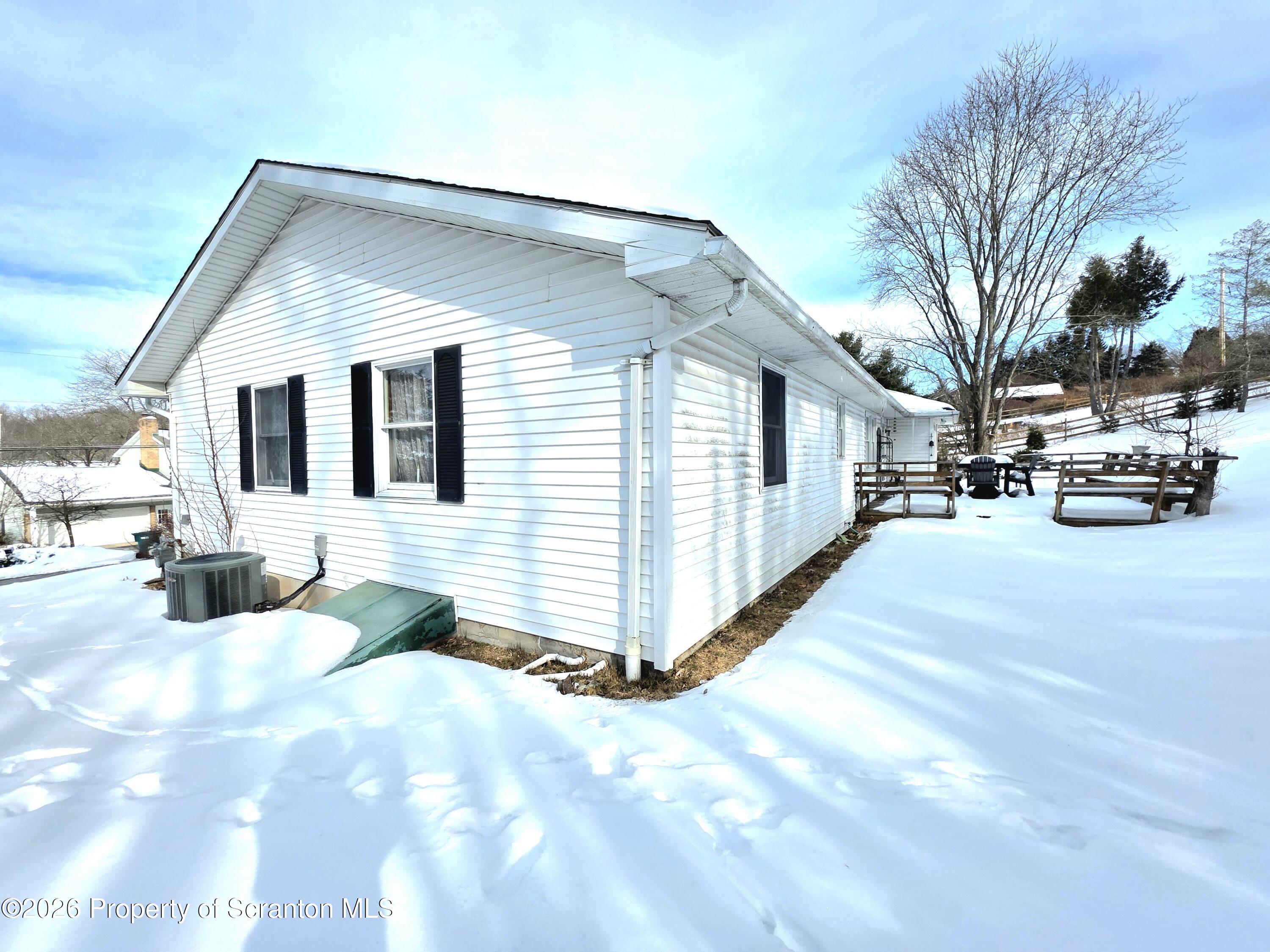 906 Violet Terrace Clarks Summit, PA 18411 - Photo 34 of 39 Rear/ Side