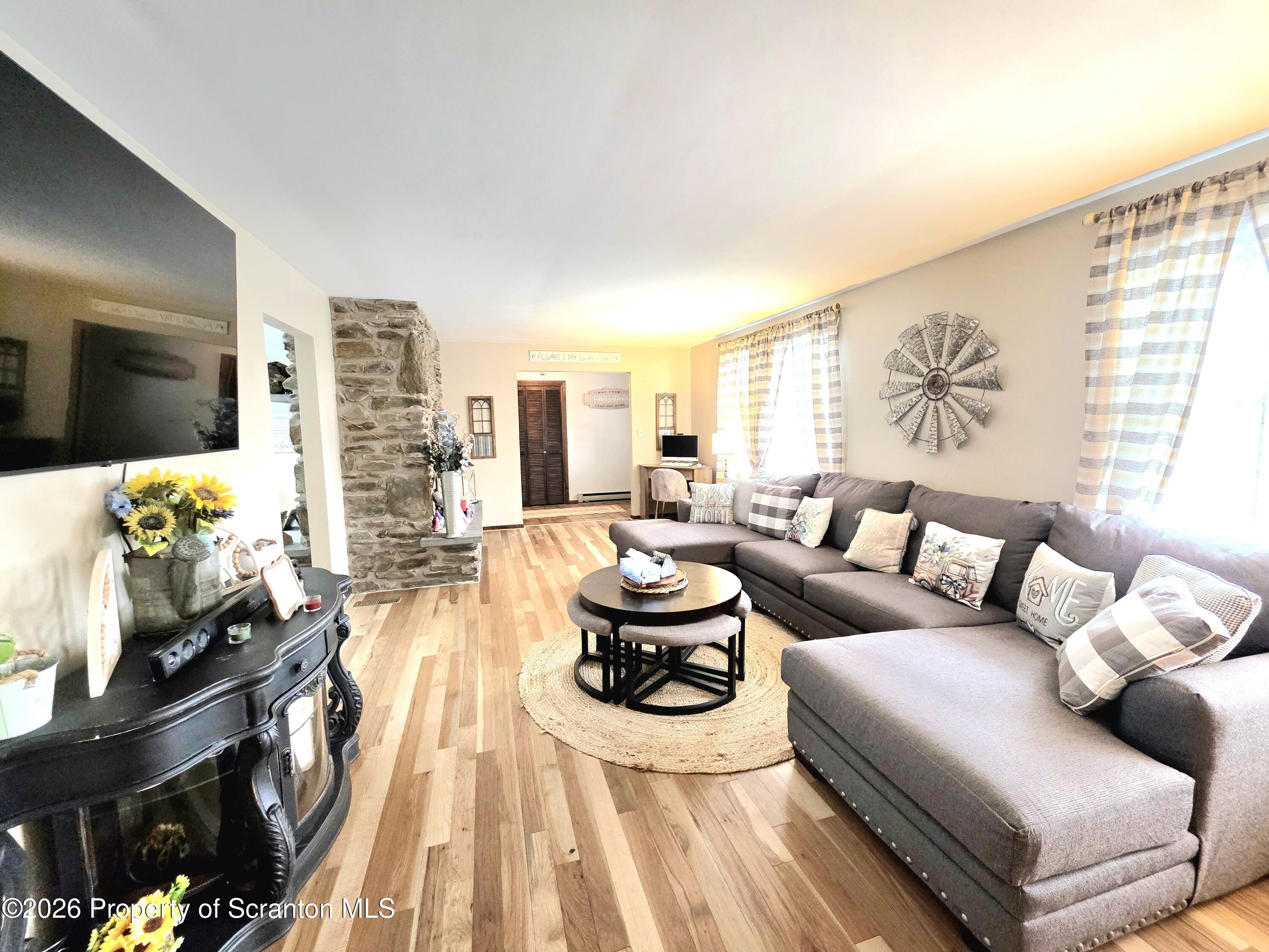 906 Violet Terrace Clarks Summit, PA 18411 - Photo 6 of 39 Living Room