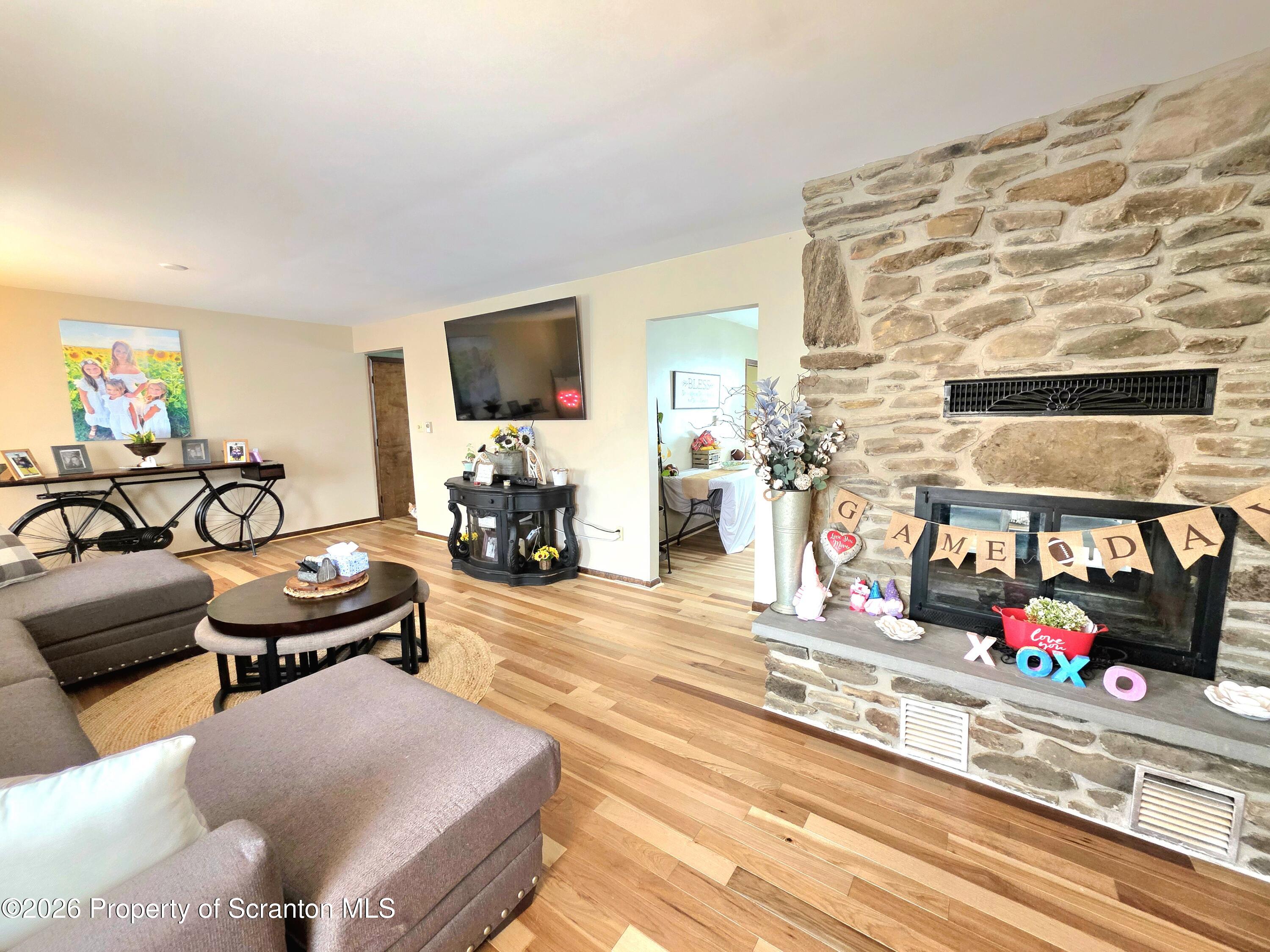 906 Violet Terrace Clarks Summit, PA 18411 - Photo 7 of 39 Living Room