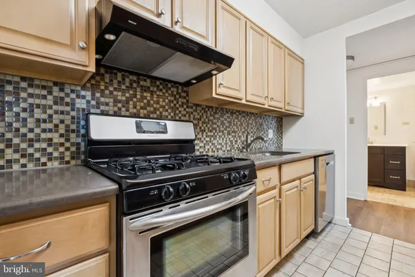 $339,900 | 604 South Washington Square, Unit 1212, Philadelphia, PA 19106