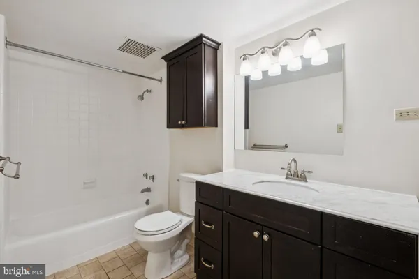 $339,900 | 604 South Washington Square, Unit 1212, Philadelphia, PA 19106