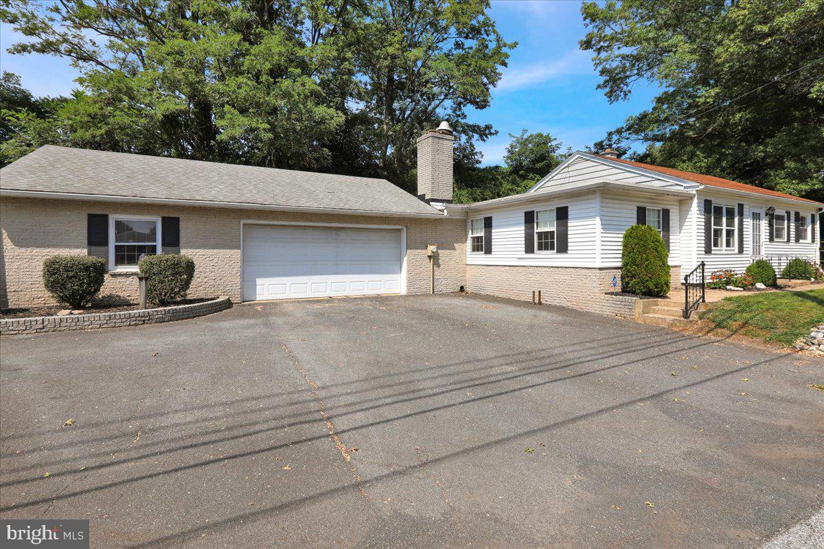 785 Hempfield Hill Road Columbia, PA 17512 - Photo 6 of 42 Gallery Image 6