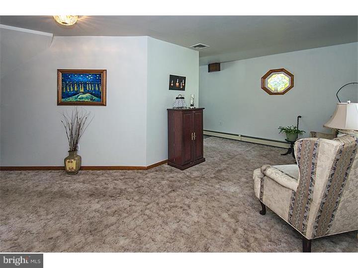 12 Grand Pine Road Levittown, PA 19057 - Photo 2 of 23 Foyer