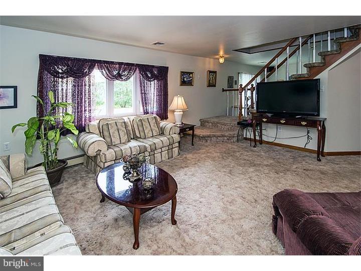 12 Grand Pine Road Levittown, PA 19057 - Photo 9 of 23 Living Room
