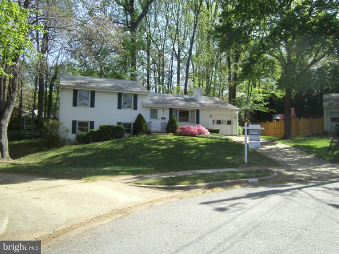 7620 Webbwood Court Springfield, VA 22151 - Photo 18 of 18 front view of a house with a yard