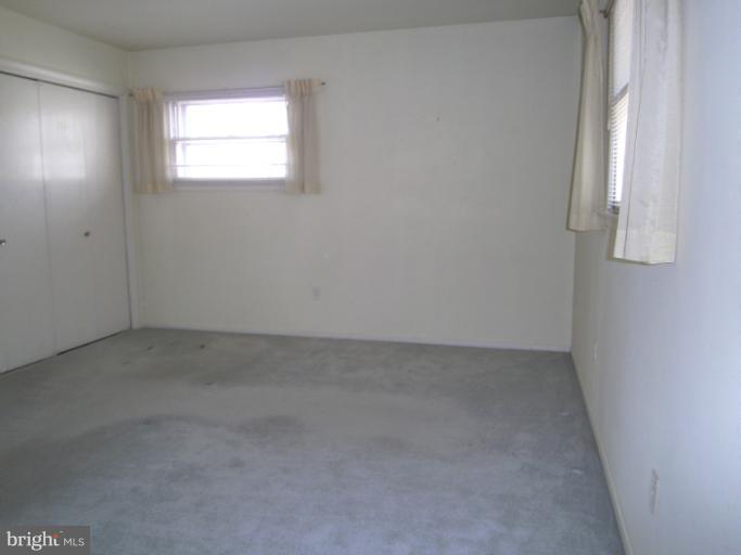 7620 Webbwood Court Springfield, VA 22151 - Photo 8 of 18 an empty room with a window