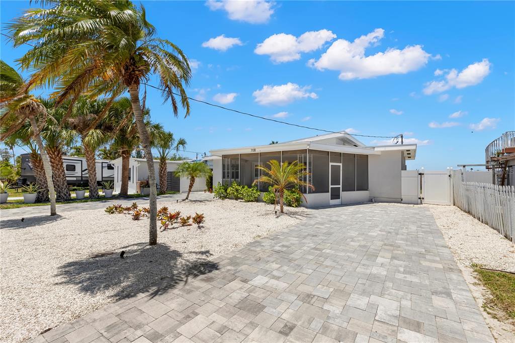 708 Sunset Cove Madeira Beach, FL 33708 - Photo 7 of 37 Gallery Image 7