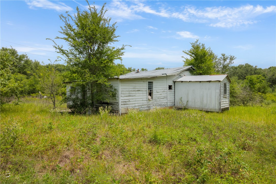 18645 Pickens Road Washington, TX 77880 - Photo 4 of 29 a view of a backyard