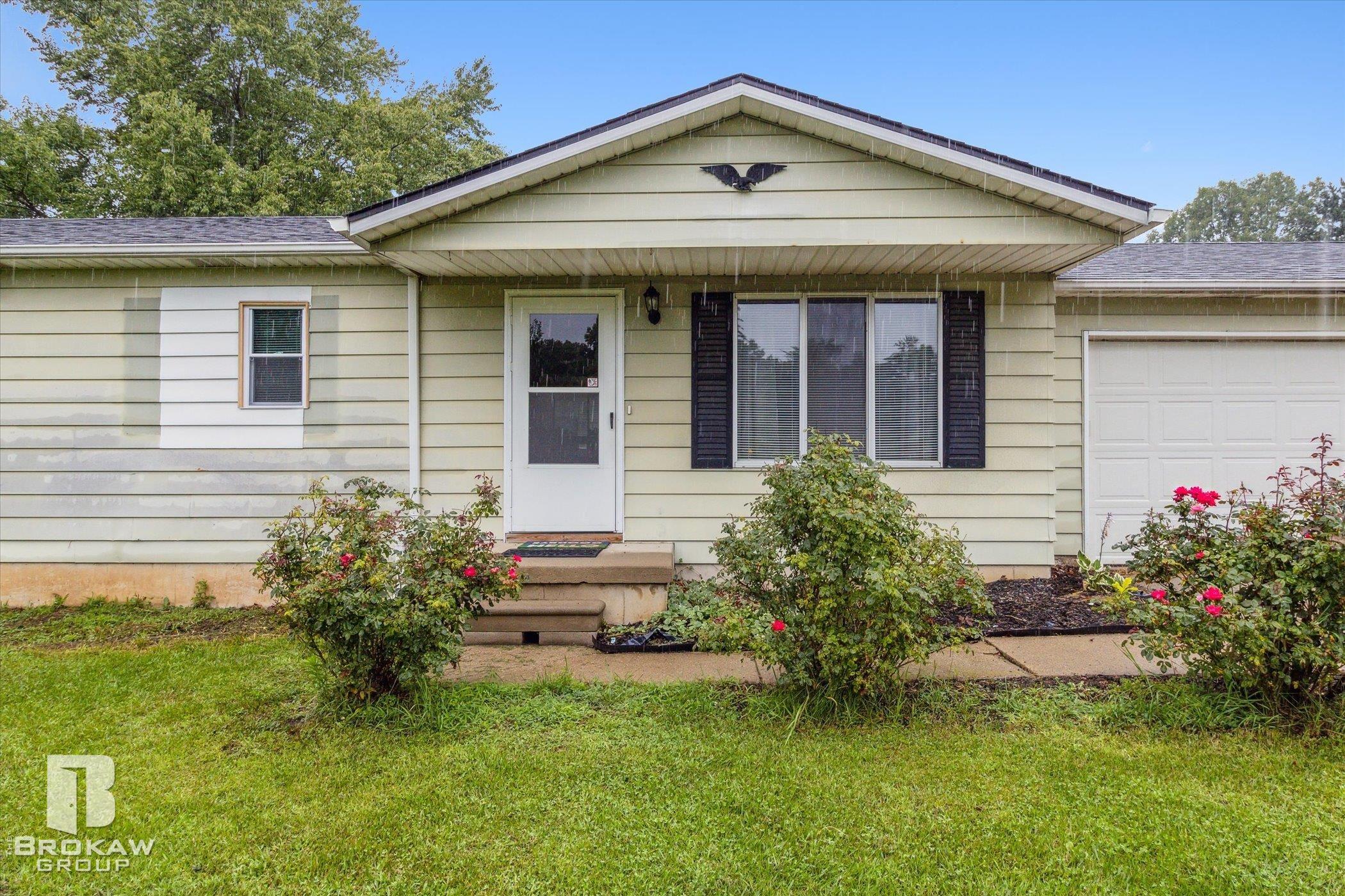 16384 South Seymour Road Linden, MI 48451 - Photo 5 of 39 50153533-10651f5b-06ad-471d-a961-2eb1073af9df.JPG