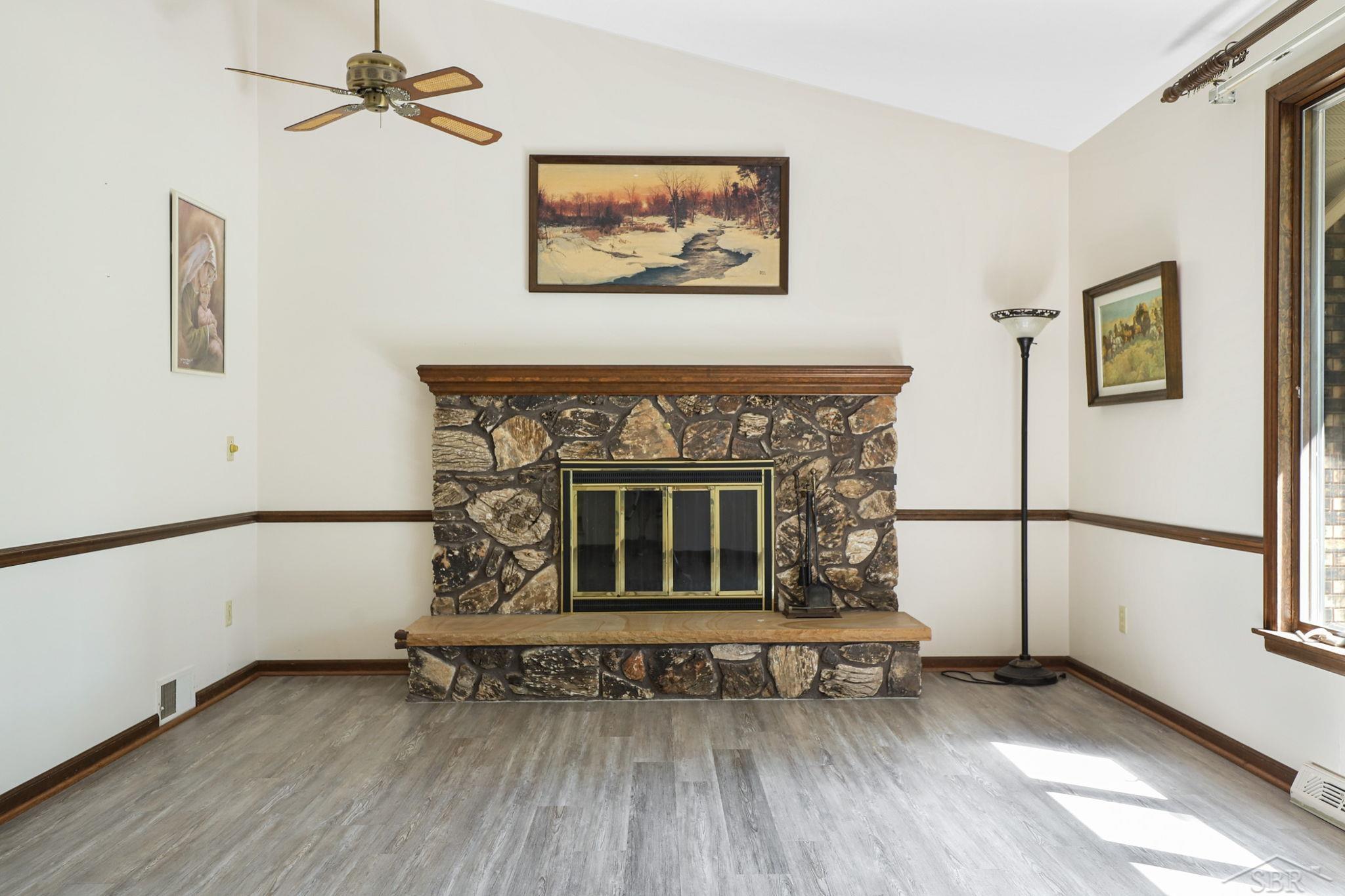 3895 Hackett Road Saginaw, MI 48603 - Photo 9 of 78 50087372-8.JPG