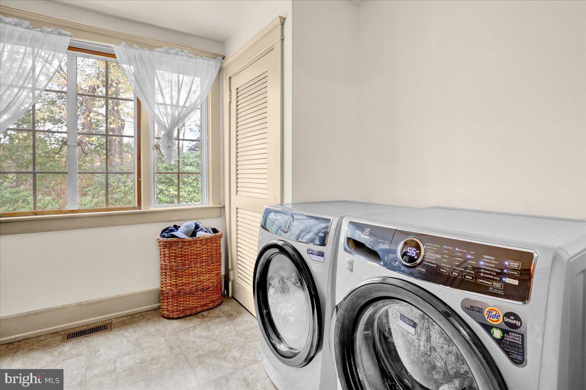 22 Ridge Road Ringtown, PA 17967 - Photo 32 of 46 a utility room with dryer and washer