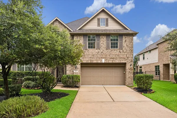 $749,900 | 18 Blue Bungalow Drive, The Woodlands, TX 77389