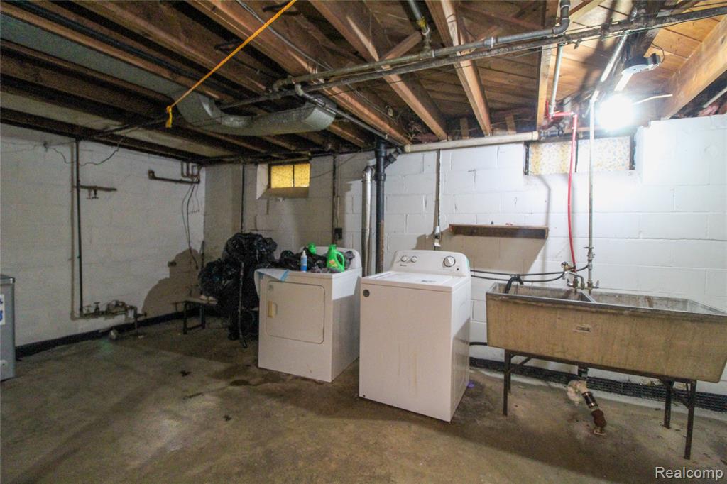 15611 Spring Garden Street Detroit, MI 48205 - Photo 16 of 49