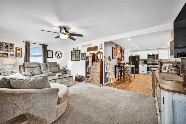$234,900 | 605 Belaire Drive, Washington, IL 61571