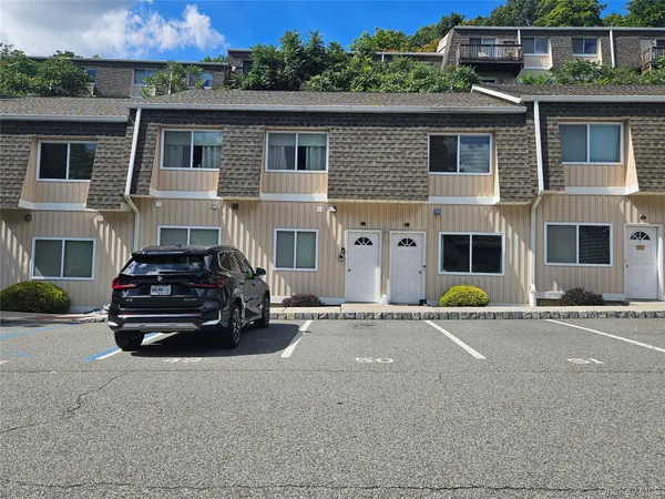 $2,150 | 12 Pavilion Road, Unit 5, Suffern, NY 10901