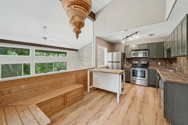 $895,000 | 907 The High Road, Austin, TX 78746