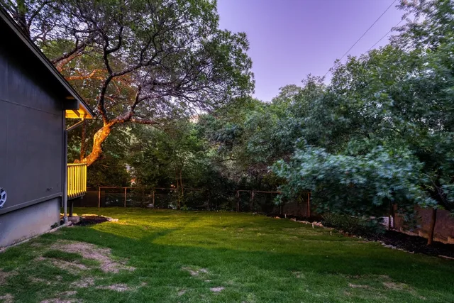 $895,000 | 907 The High Road, Austin, TX 78746