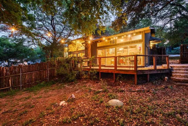 $895,000 | 907 The High Road, Austin, TX 78746