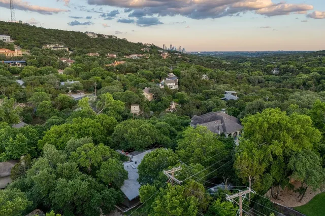 $895,000 | 907 The High Road, Austin, TX 78746
