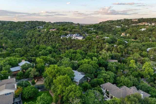 $895,000 | 907 The High Road, Austin, TX 78746
