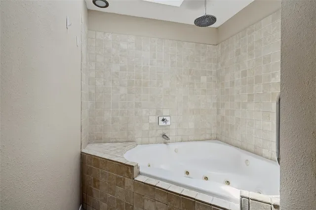 $895,000 | 907 The High Road, Austin, TX 78746