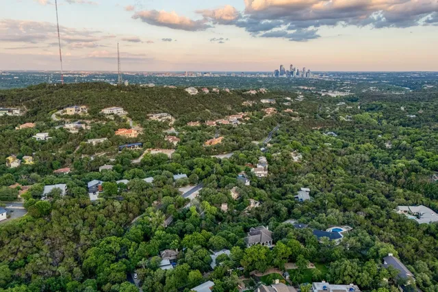 $895,000 | 907 The High Road, Austin, TX 78746