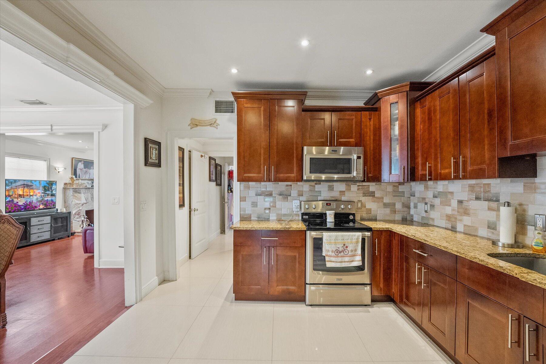 933 Almeria Road West Palm Beach, FL 33405 - Photo 11 of 37 13-DSC00700