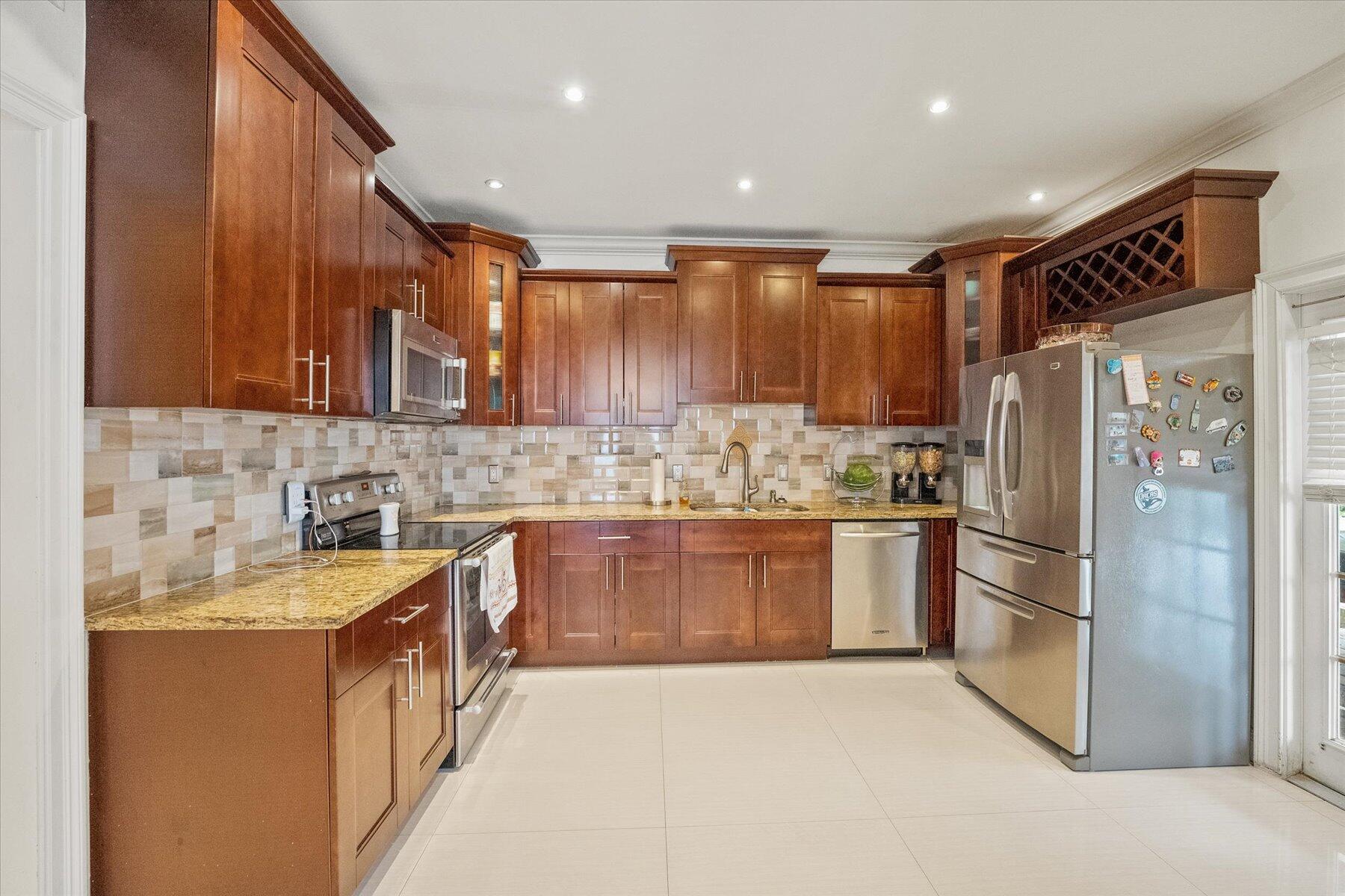 933 Almeria Road West Palm Beach, FL 33405 - Photo 12 of 37 12-DSC00685