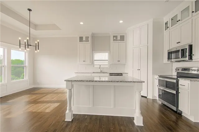 $599,900 | 4806 Northeast 105th Street, Kansas City, MO 64156