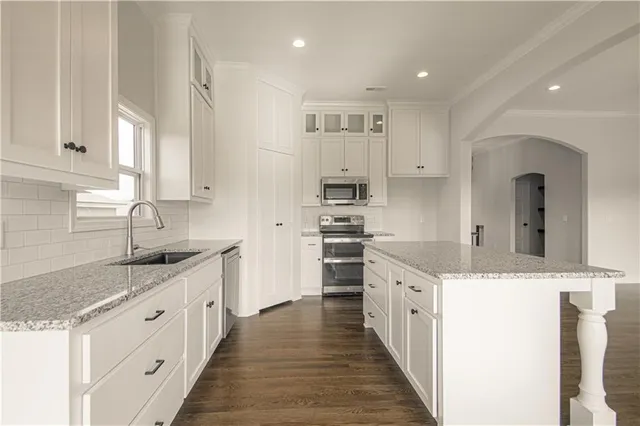 $599,900 | 4806 Northeast 105th Street, Kansas City, MO 64156