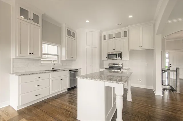 $599,900 | 4806 Northeast 105th Street, Kansas City, MO 64156