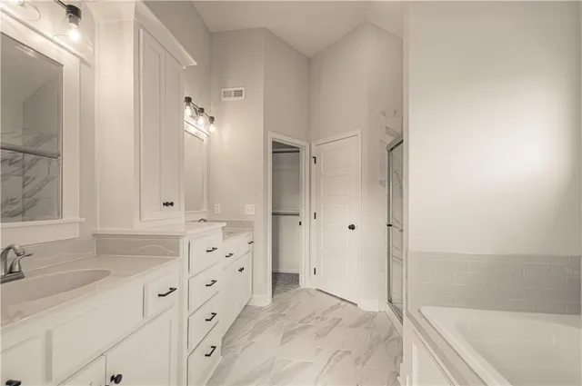 $599,900 | 4806 Northeast 105th Street, Kansas City, MO 64156