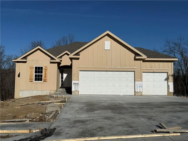 $599,900 | 4806 Northeast 105th Street, Kansas City, MO 64156