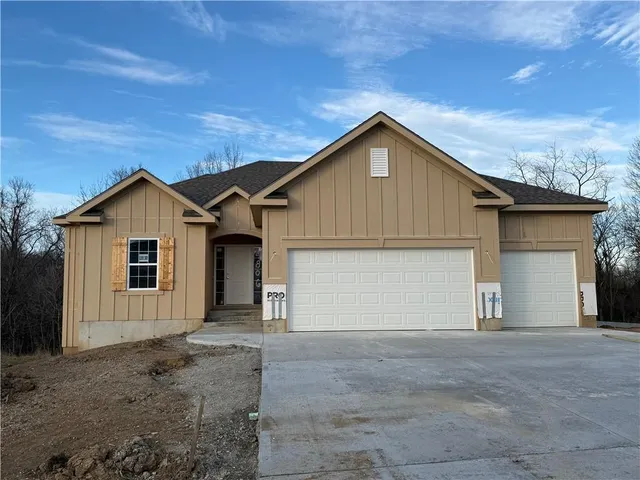 $599,900 | 4806 Northeast 105th Street, Kansas City, MO 64156