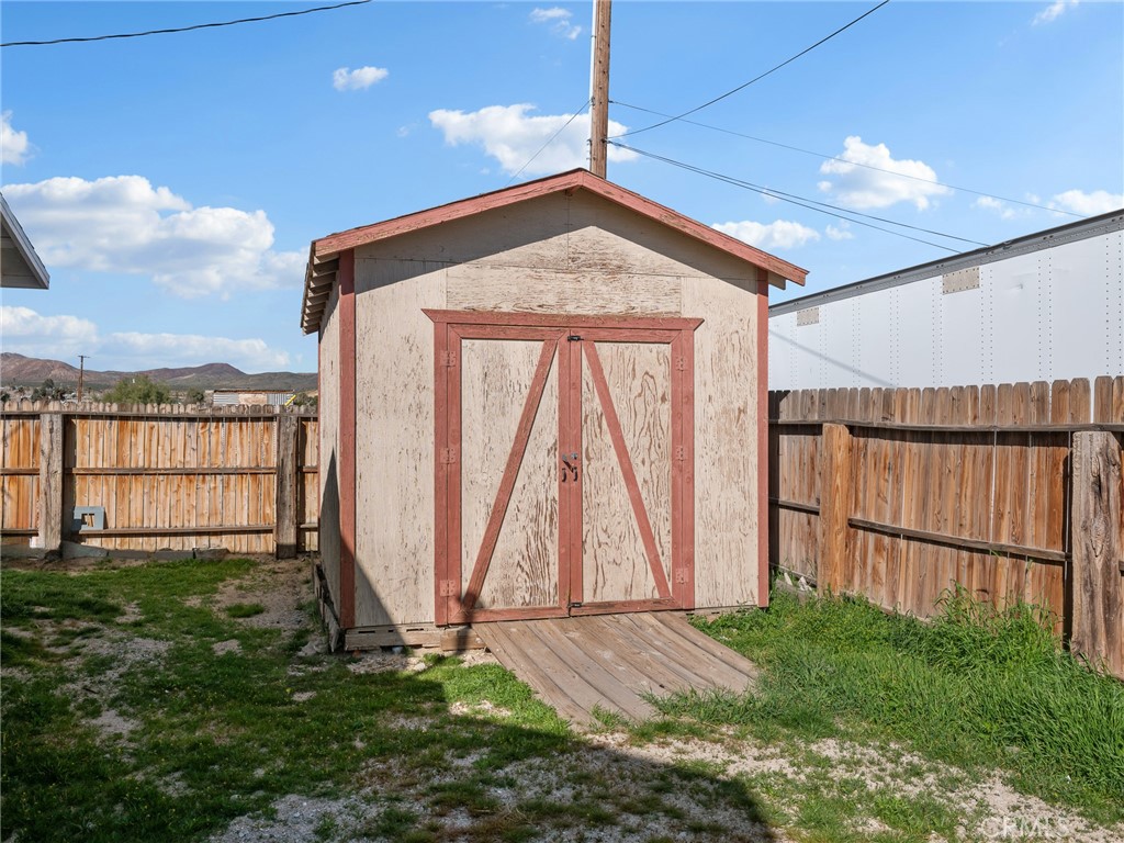 29246 Radio Barstow, CA 92311 - Photo 15 of 32