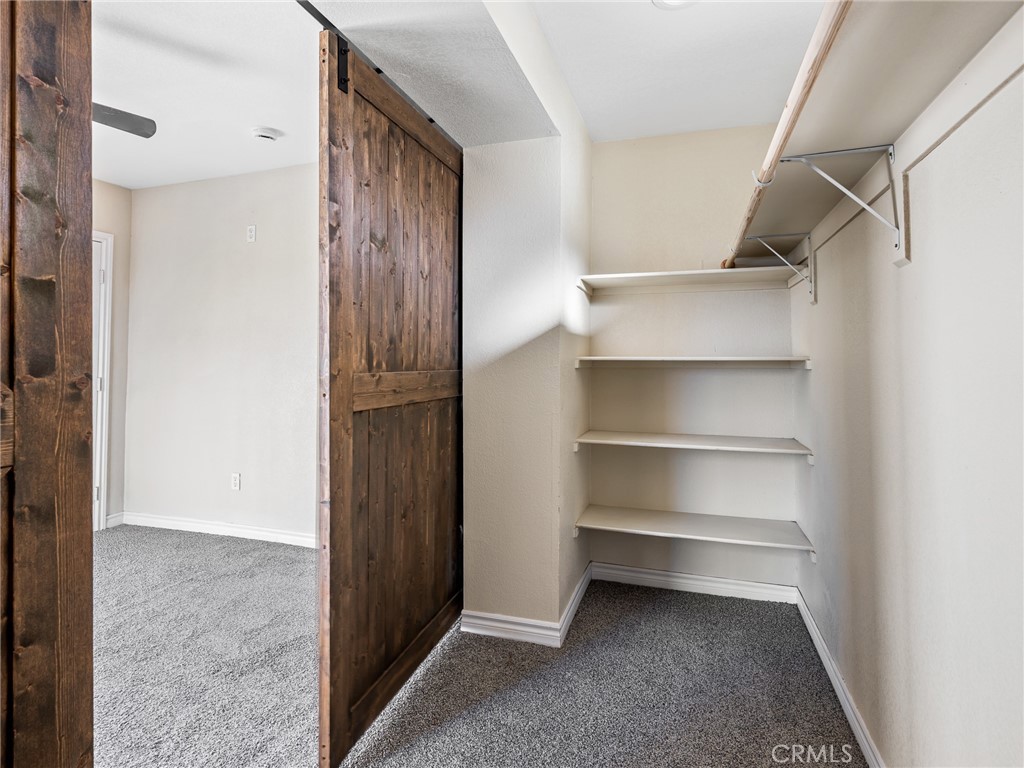 29246 Radio Barstow, CA 92311 - Photo 21 of 32 Huge Walk-in closet