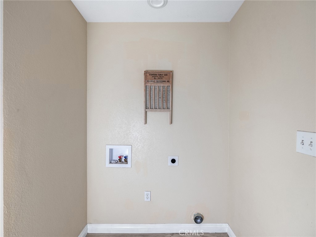 29246 Radio Barstow, CA 92311 - Photo 29 of 32 Indoor Laundry room