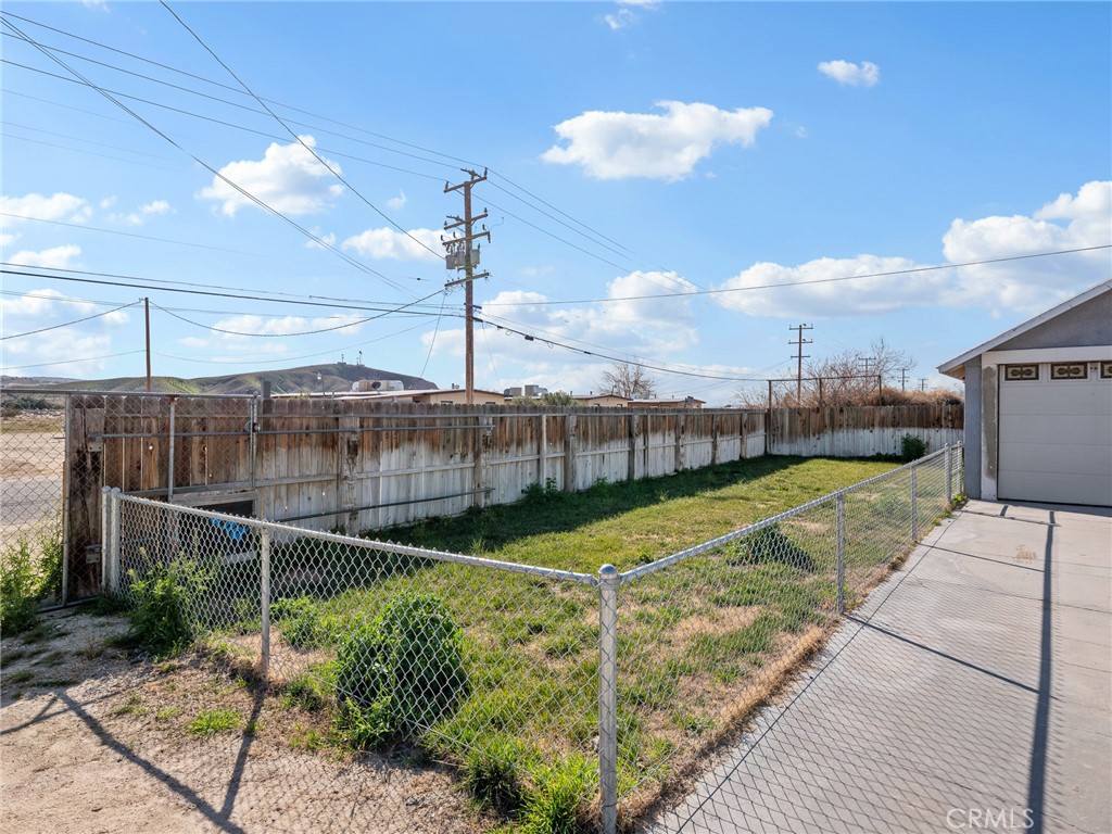 29246 Radio Barstow, CA 92311 - Photo 8 of 32