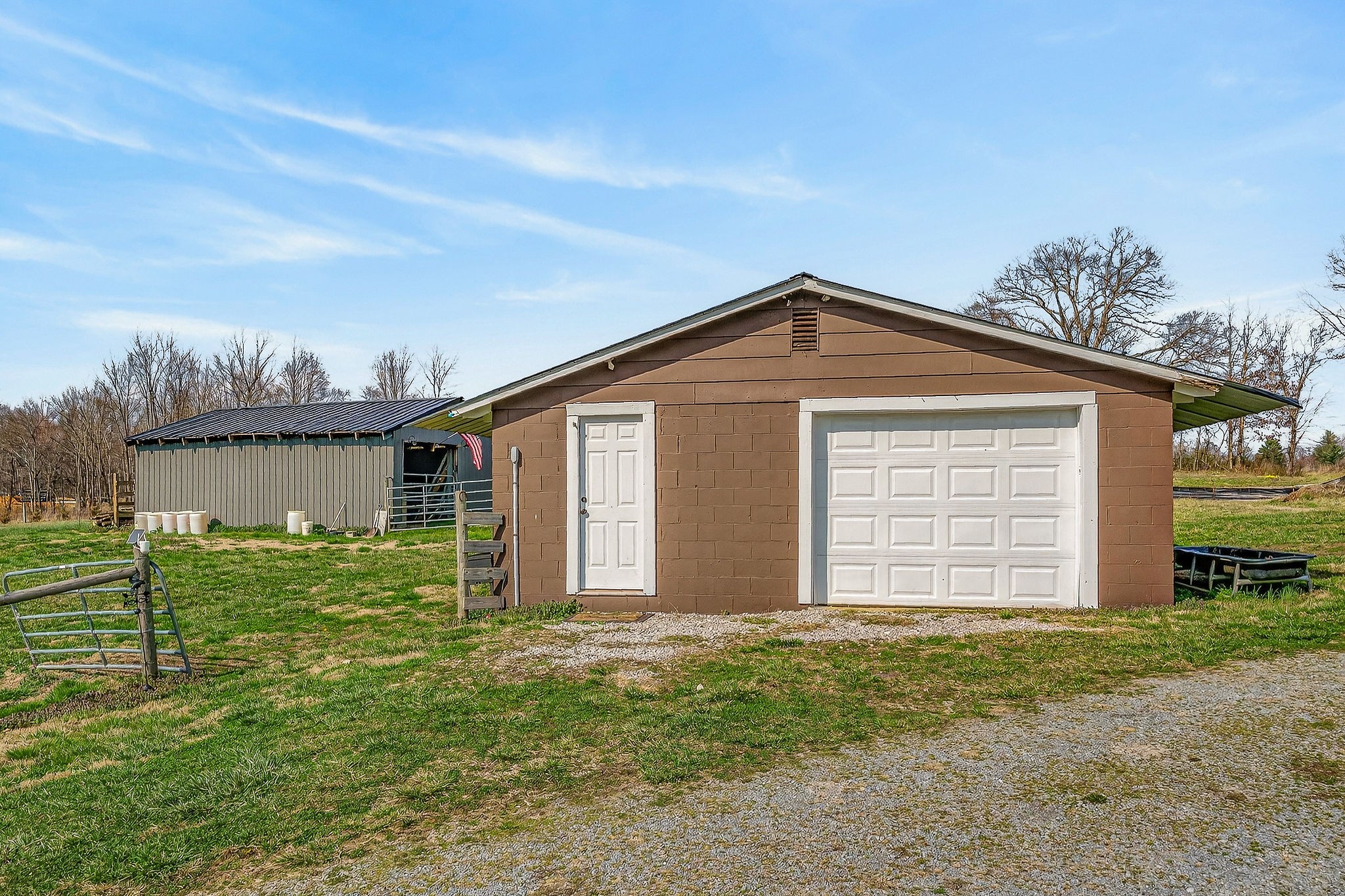 1603 Coon Hunt Road Baxter, TN 38544 - Photo 34 of 51 a front view of house with a garden