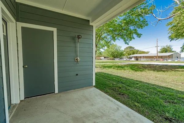 $1,800 | 112 Sierra Madre Street, Payne Springs, TX 75156