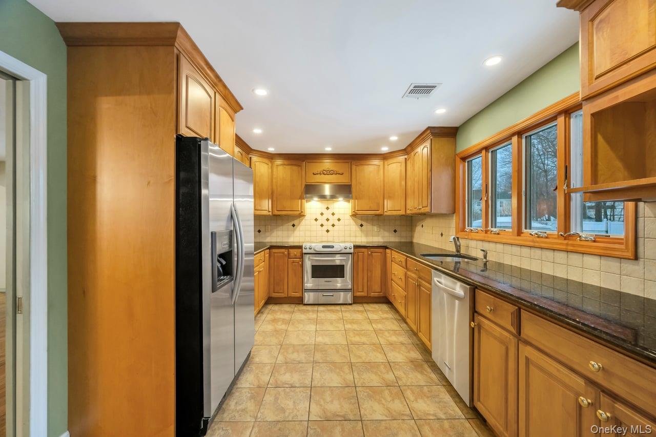 105 Browns Road Nesconset, NY 11767 - Photo 23 of 50 a large bathroom with a large tub and sink