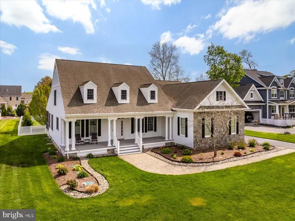 a view of a house with swimming pool and a yard