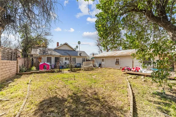 a view of a house with a yard and garage
