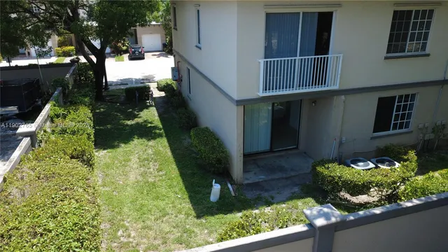 a view of a house with a backyard