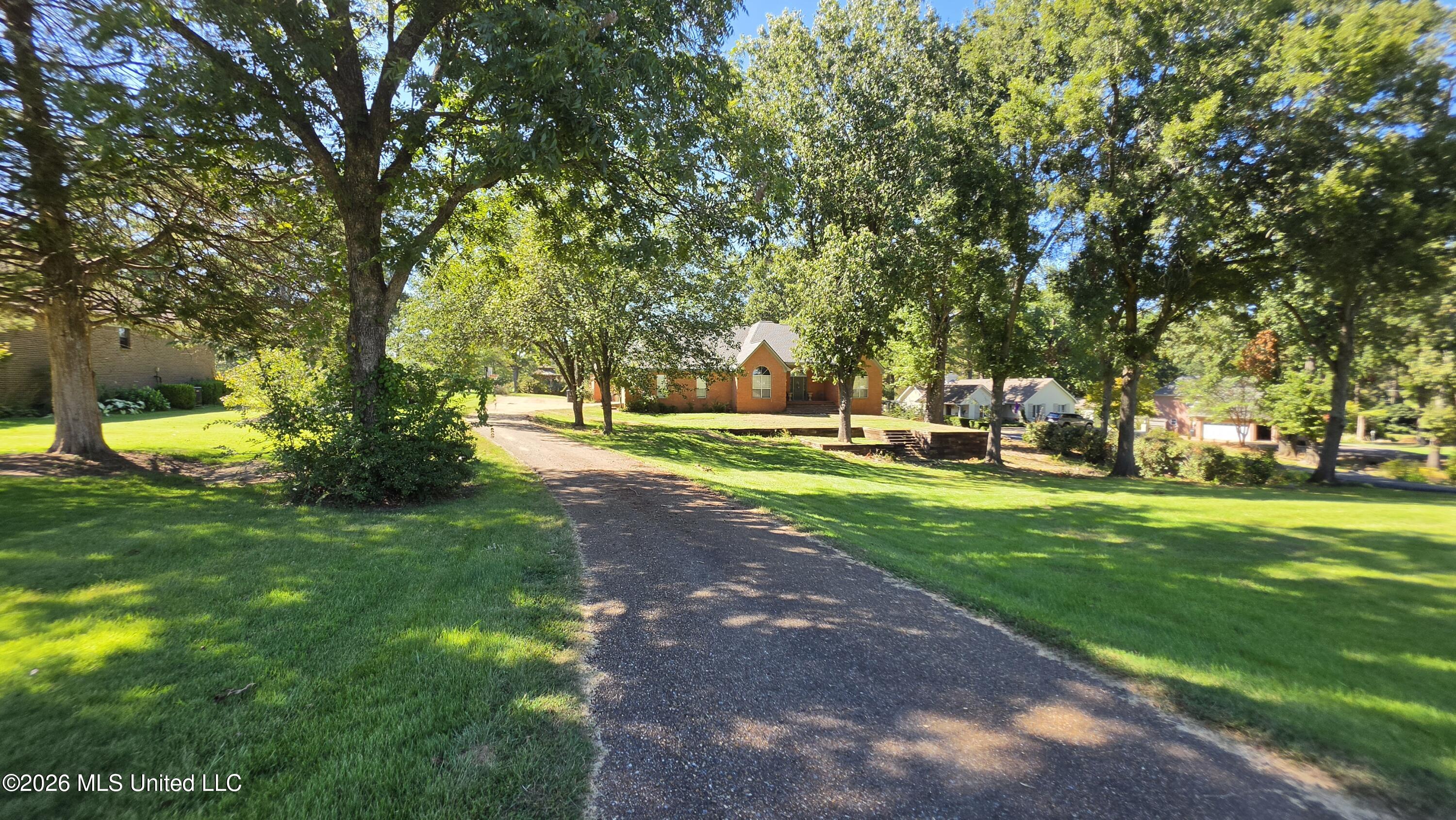 124 Gwen Road Senatobia, MS 38668 - Photo 2 of 47 20260923_142517