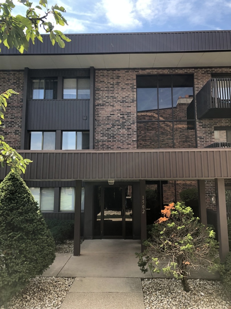 1502 Woodbridge Road, Unit 2F Joliet, IL 60436 - Photo 2 of 38 Gallery Image 2